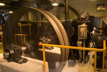 Blick in den historischen Maschinenraum der Heidelberger Bergbahn