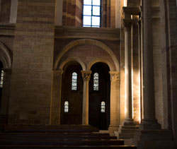 Blick ins Innere des Kaisertum zu Speyer