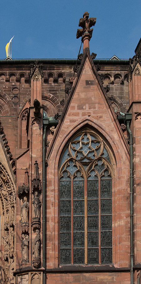 Eine nachträglich angefügte gotische Kapelle am Wormser Dom